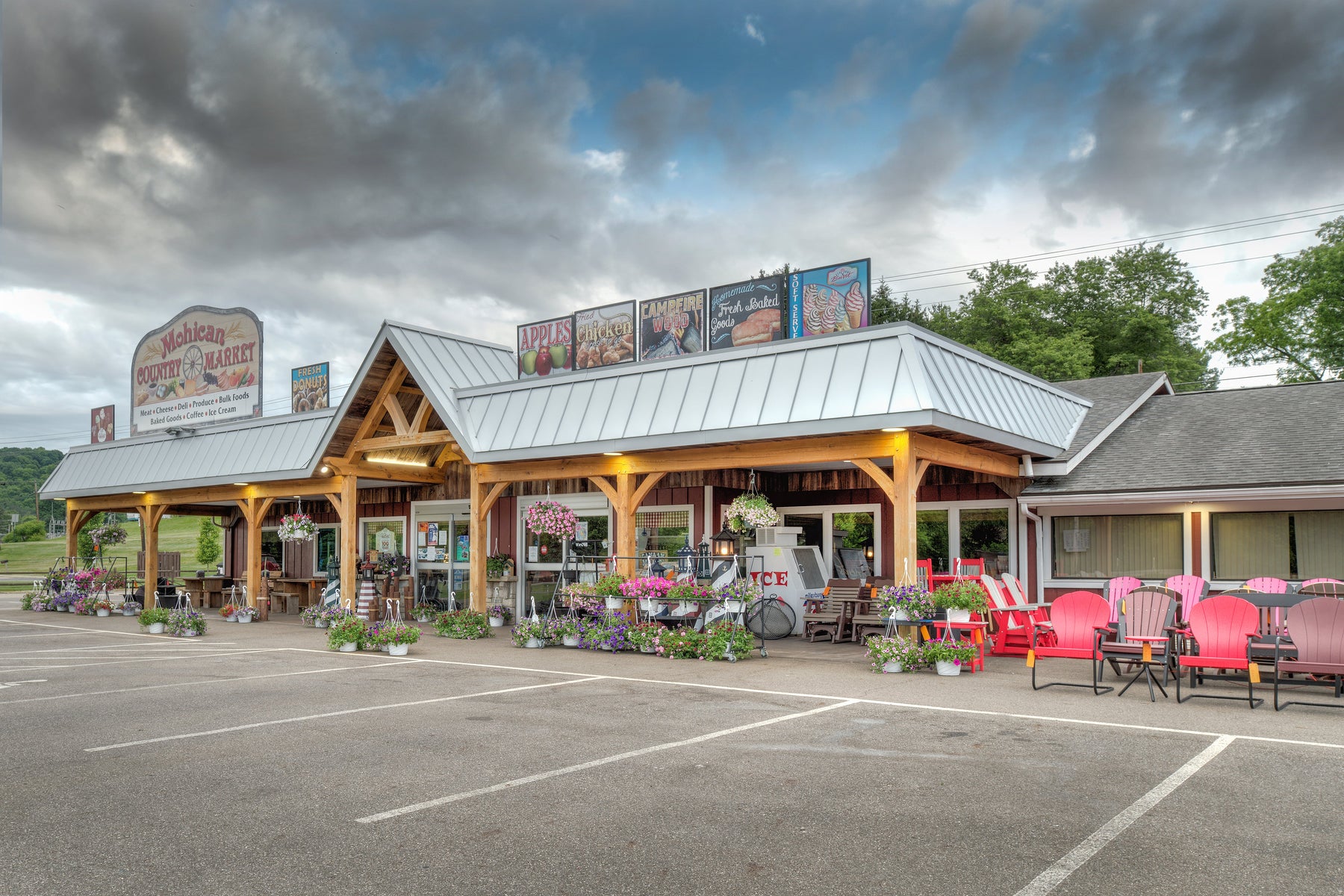 Embrace the Delightful Customer Experience at Mohican Market and Café